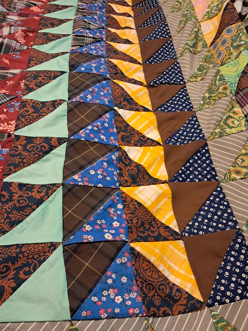 4066 Vintage Pieced Hand Stitched Colorful Quilt Top, 70" X 85". - Picture 10 of 11